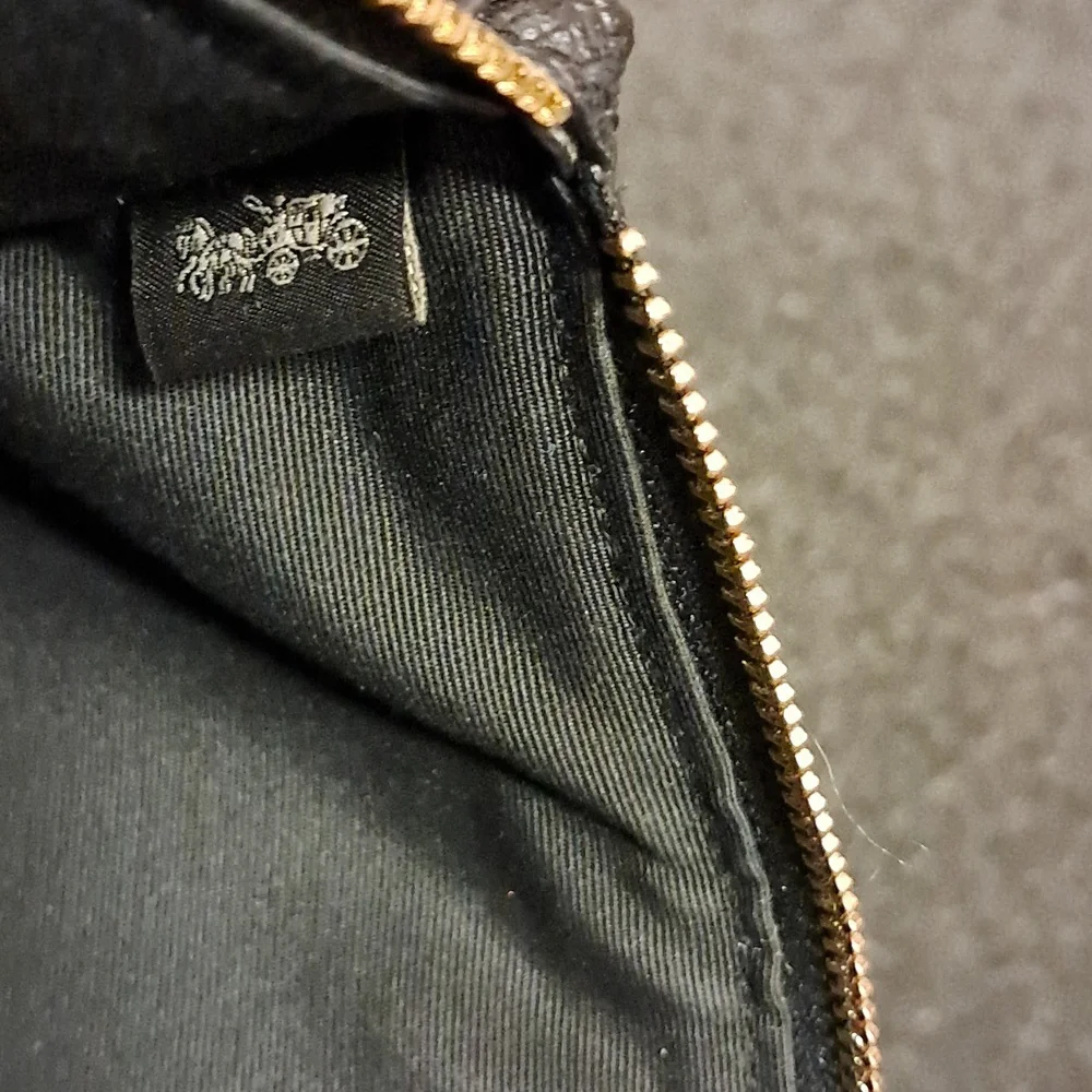 Coach Corner Zip Large Crossgrain Leather Wristlet Black & Gold Zipper